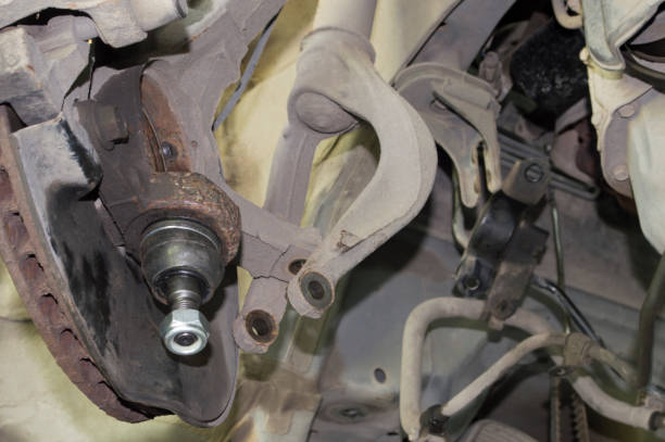 Rollen til styrearmbøssinger i fordelingen av rullevinkel og rullestivhet