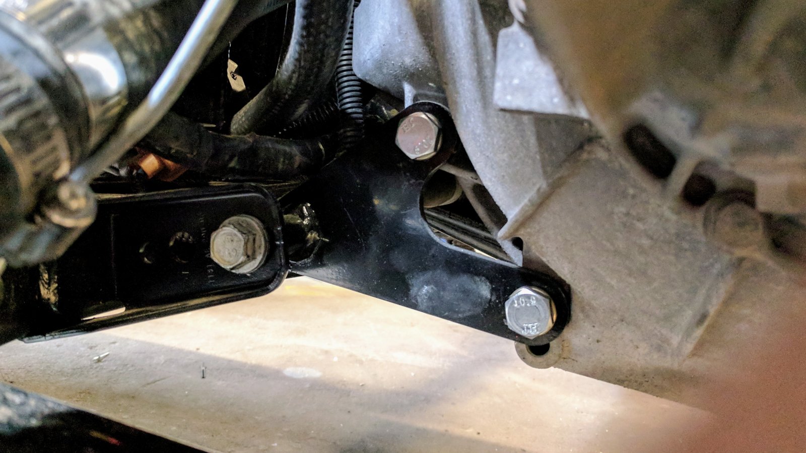 Hvor lang tid tar det å erstatte et defekt girfeste?